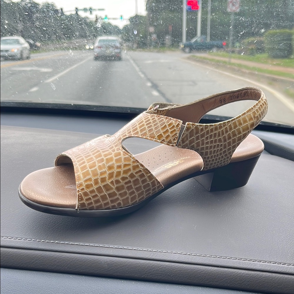 SAS Suntimer brown patent crocodile embossed sling back heels